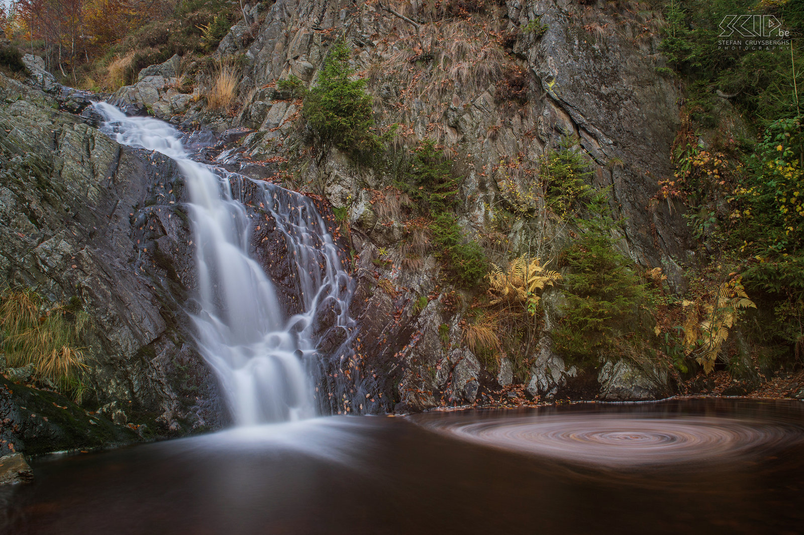 Herfst in de Oostkantons - Waterval van Bayehon Herfstfoto’s van de prachtige regio rondom Malmedy in de Belgische Ardennen. De 9m hoge waterval van Bayehon nabij het dorpje Longfaye. Stefan Cruysberghs